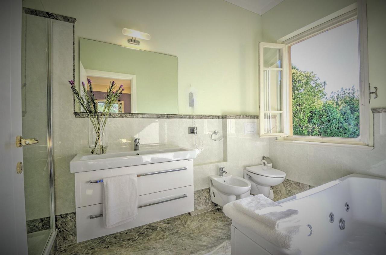 Lucca Cycling Holidays Il Tiglio Rooms Sant'Andrea di Compito ภายนอก รูปภาพ